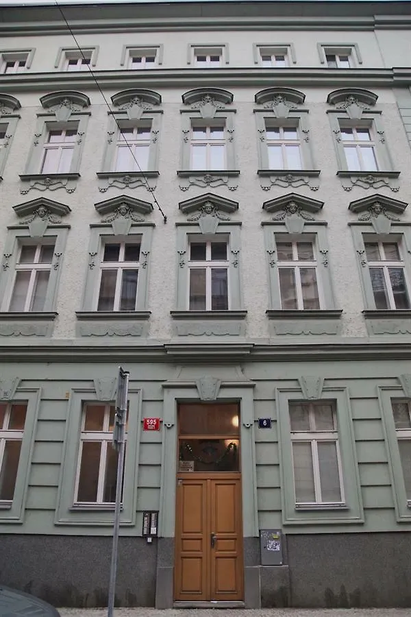 Apartment Riverside Bright And Space Apt Prague
